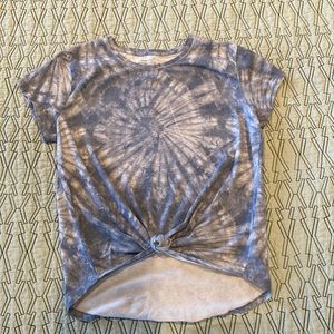 A&F knotted crew tee